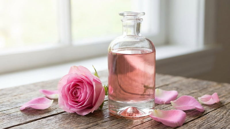 تصویر 1 از گلاب ربیع صادراتی تهیه شده از گل های تازه و خوش عطر